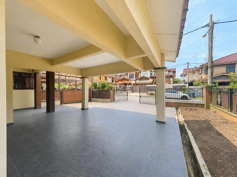 Rumah Berkembar untuk Dijual di Taman Saujana (Kluang) - Sufi Norman - Exterior - PropertyGuru.com.my