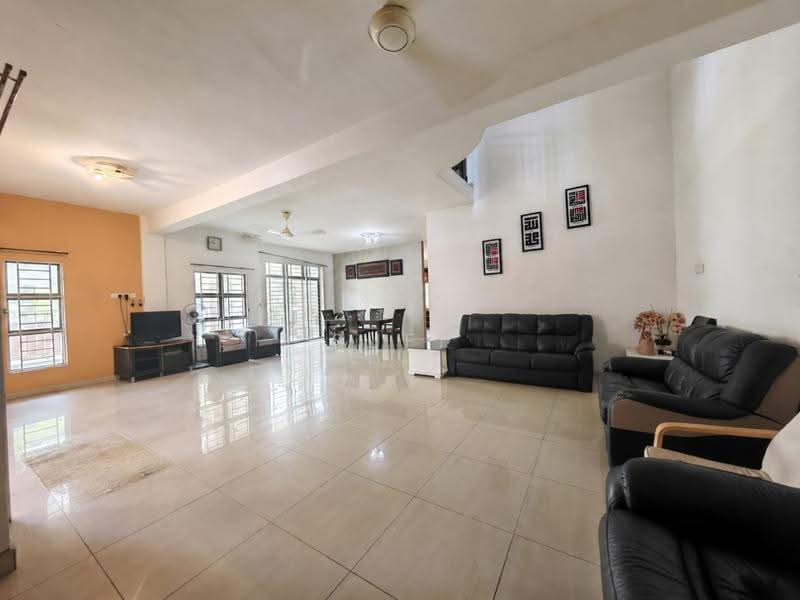 Rumah Berkembar untuk Dijual di Taman Saujana (Kluang) - Sufi Norman - Living Room - PropertyGuru.com.my
