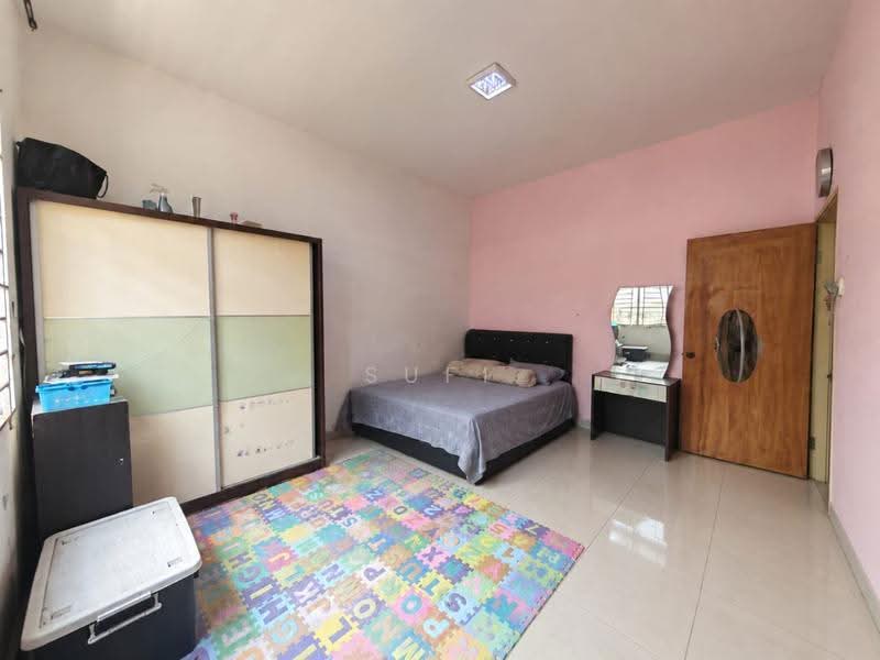 Rumah Berkembar untuk Dijual di Taman Saujana (Kluang) - Sufi Norman - Bedroom - PropertyGuru.com.my