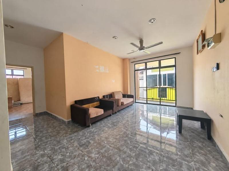 Rumah Berkembar untuk Dijual di Taman Saujana (Kluang) - Sufi Norman - Living Room - PropertyGuru.com.my