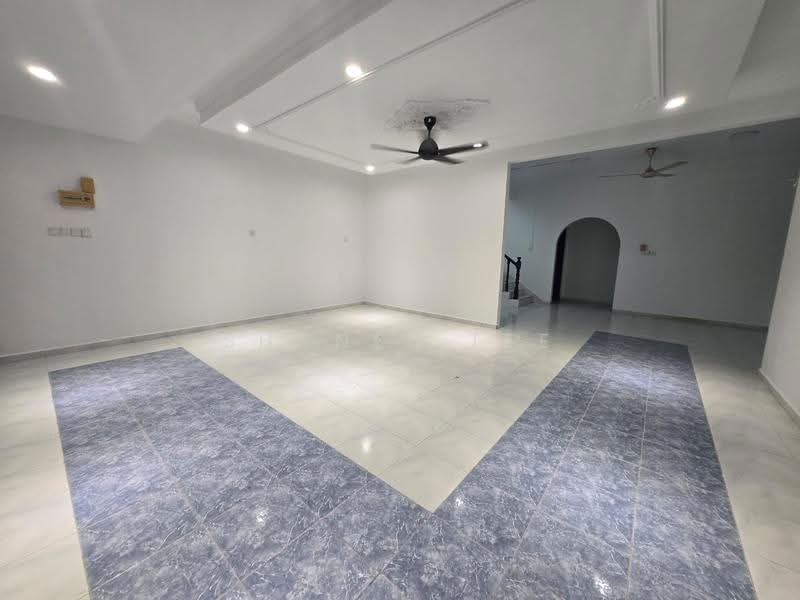 Rumah Berkembar untuk Dijual di Taman Sri Kluang (Kluang) - Shanel Tee - Living Room - PropertyGuru.com.my