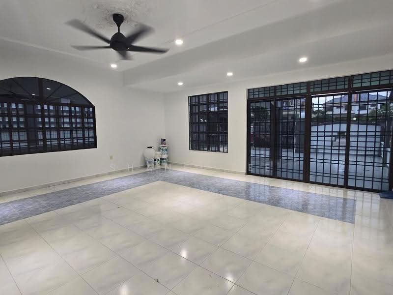 Rumah Berkembar untuk Dijual di Taman Sri Kluang (Kluang) - Shanel Tee - Living Room - PropertyGuru.com.my