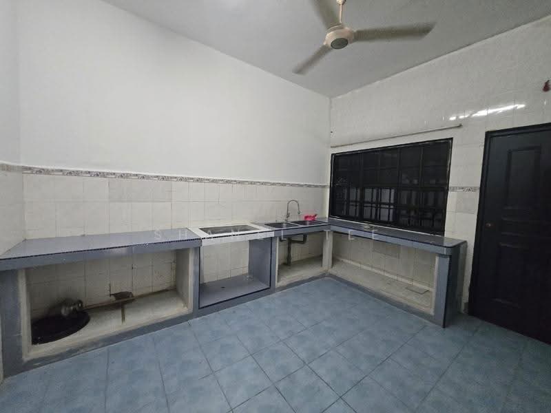Rumah Berkembar untuk Dijual di Taman Sri Kluang (Kluang) - Shanel Tee - Kitchen - PropertyGuru.com.my