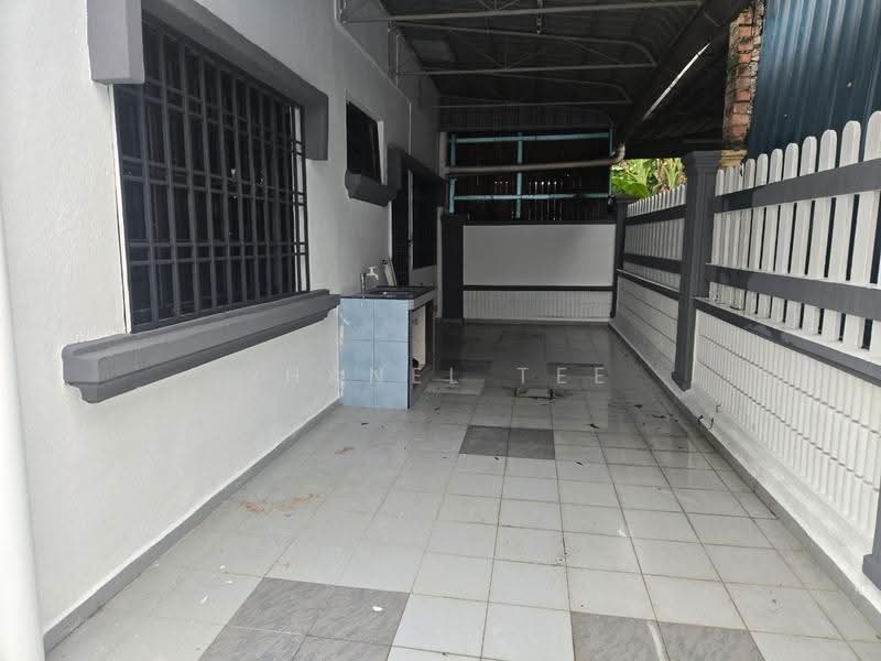 Rumah Berkembar untuk Dijual di Taman Sri Kluang (Kluang) - Shanel Tee - Exterior - PropertyGuru.com.my