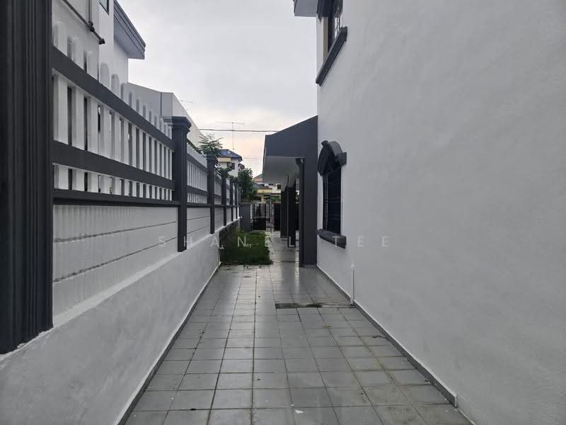 Rumah Berkembar untuk Dijual di Taman Sri Kluang (Kluang) - Shanel Tee - Exterior - PropertyGuru.com.my