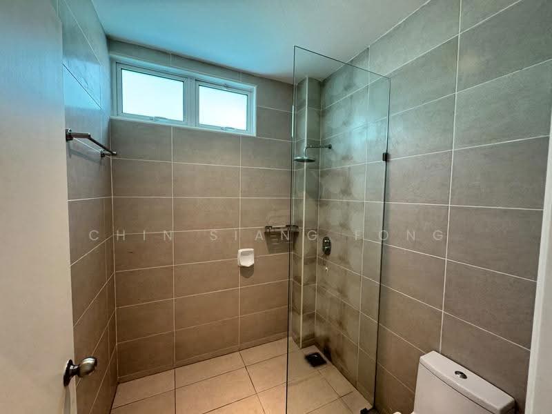 Bungalow House untuk Disewa di Bemban (Melaka) - Chin Siang Fong - Master Bathroom - PropertyGuru.com.my