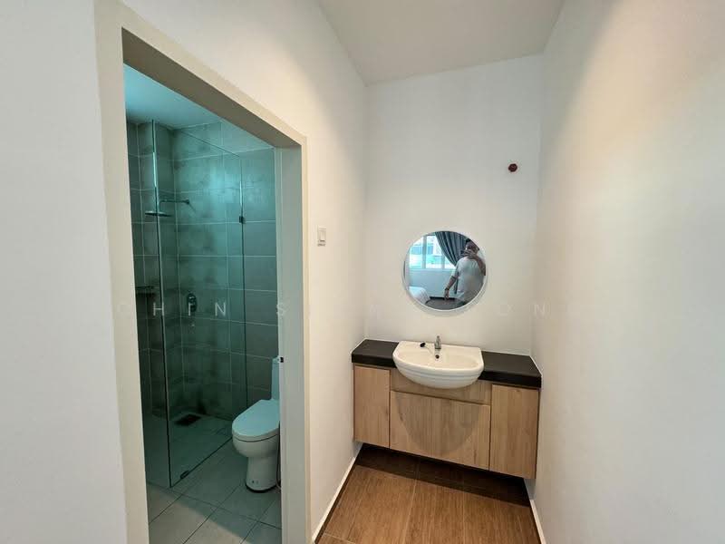 Bungalow House untuk Disewa di Bemban (Melaka) - Chin Siang Fong - Master Bathroom - PropertyGuru.com.my
