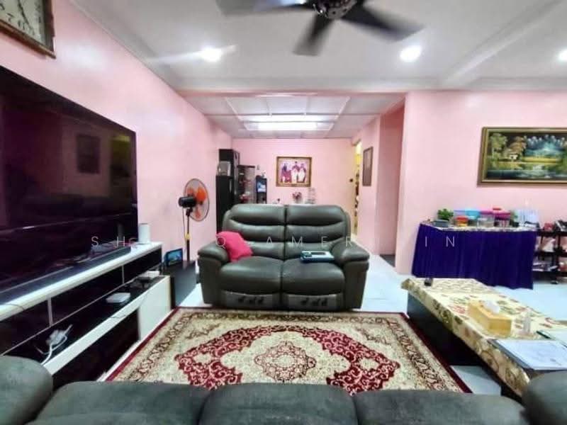 Rumah Teres 2-Tingkat untuk Dijual di Bandar Baru Salak Tinggi (Sepang) - Shafiq Amerudin - Living Room - PropertyGuru.com.my