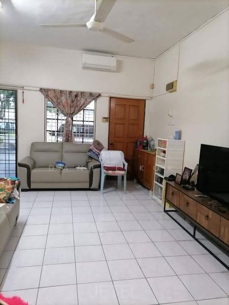 Rumah Teres 2-Tingkat untuk Dijual di Taman Bayu Perdana (Klang) - Daniel Kok - Living Room - PropertyGuru.com.my