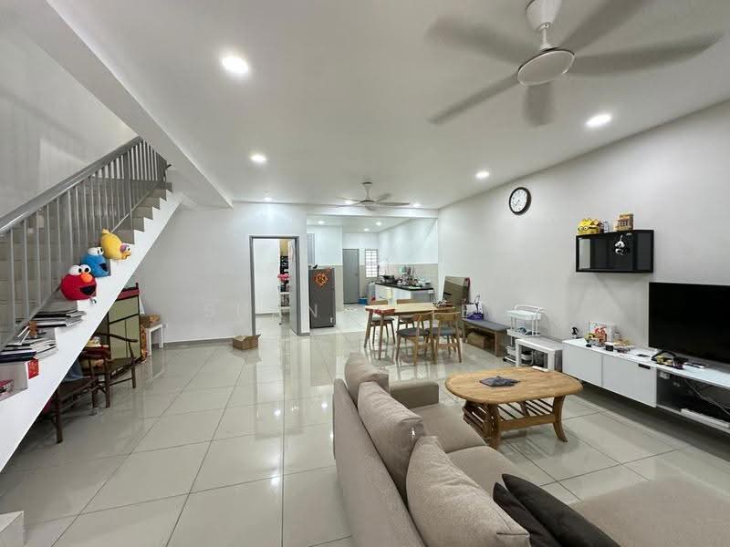 Rumah Teres 2-Tingkat untuk Dijual di Taman Pura Kencana (Batu Pahat) - Shanel Tee - Living Room - PropertyGuru.com.my