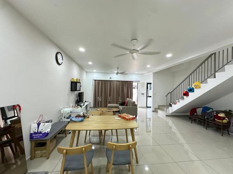 Rumah Teres 2-Tingkat untuk Dijual di Taman Pura Kencana (Batu Pahat) - Shanel Tee - Living Room - PropertyGuru.com.my