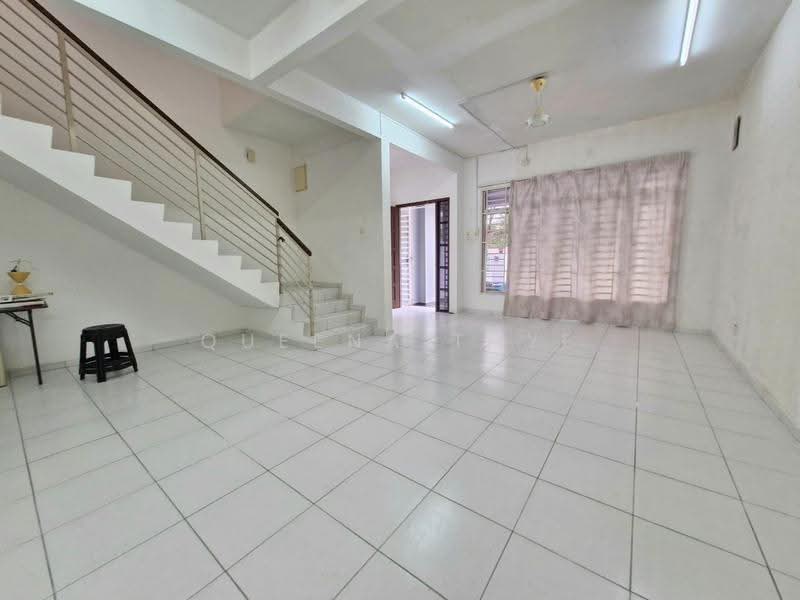 Rumah Teres 2-Tingkat untuk Dijual di Taman Desa Tebrau (Tebrau) - Queena Thye - Living Room - PropertyGuru.com.my