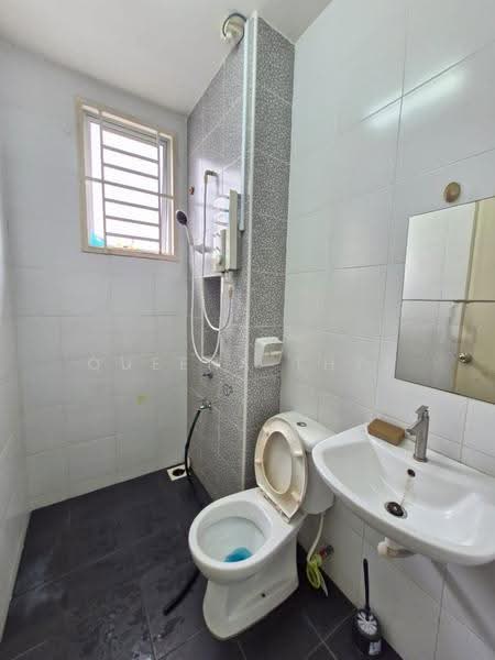 Rumah Teres 2-Tingkat untuk Dijual di Taman Desa Tebrau (Tebrau) - Queena Thye - Bathroom - PropertyGuru.com.my