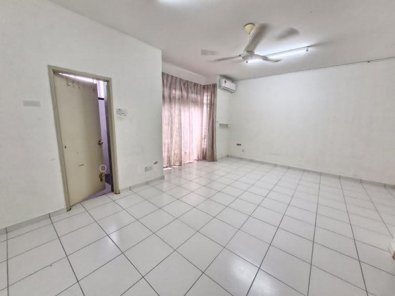Rumah Teres 2-Tingkat untuk Dijual di Taman Desa Tebrau (Tebrau) - Queena Thye - Living Room - PropertyGuru.com.my