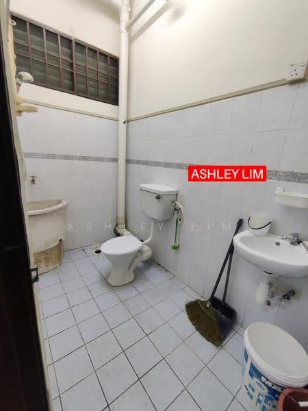 Semi-Detached House for Rent in Bandar Tasek Mutiara (Simpang Ampat) - Ashley Lim - Bathroom - PropertyGuru.com.my