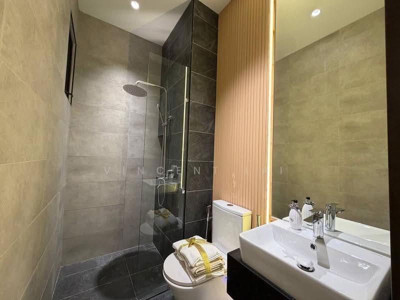 Kediaman Servis untuk Dijual di The Address @ Maxim Pelangi - Vincent Lai - Bathroom - PropertyGuru.com.my