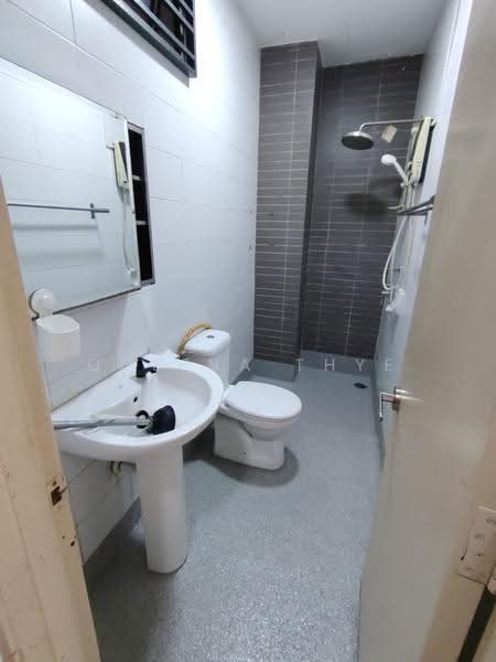 Kediaman Servis untuk Dijual di Palazio - Queena Thye - Bathroom - PropertyGuru.com.my