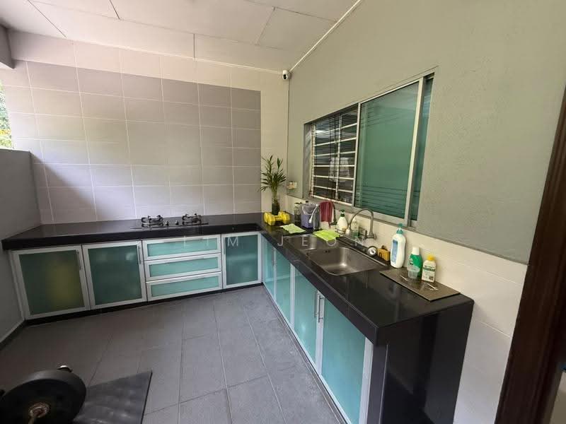 Semi-Detached House for Sale in Kampung Batu Belah (Klang) - Lim Jeon - Kitchen - PropertyGuru.com.my