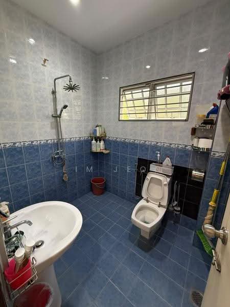 Semi-Detached House for Sale in Kampung Batu Belah (Klang) - Lim Jeon - Bathroom - PropertyGuru.com.my