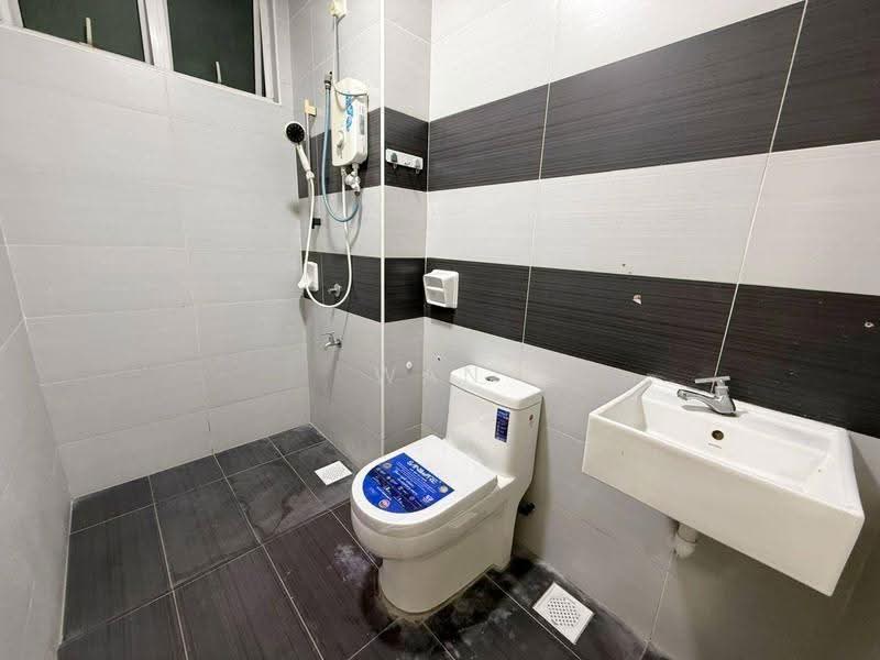 Apartment for Sale at Perling Heights Apartments - Wan Ning - Bathroom - PropertyGuru.com.my