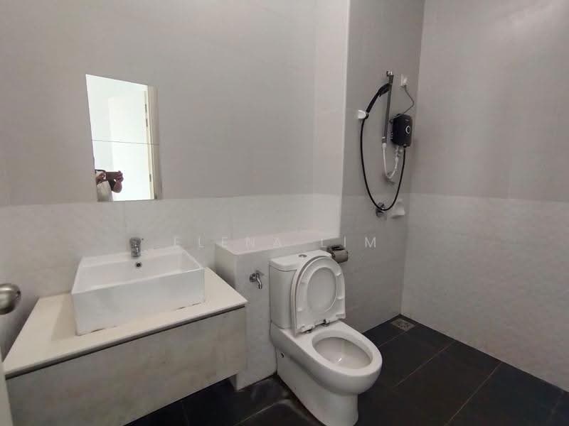 Rumah Teres untuk Disewa di Kota Masai (Pasir Gudang) - Elena Lim - Bathroom - PropertyGuru.com.my