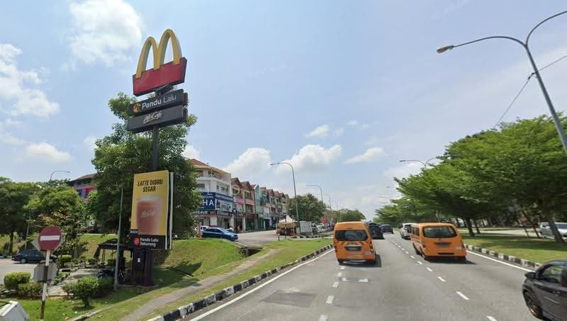 Shop for Rent in Taman Equine (Seri Kembangan) - Loh KC - Exterior - PropertyGuru.com.my