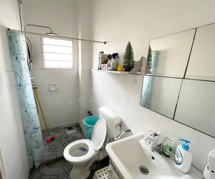 Semi-Detached House for Sale in Bandar Tasik Puteri (Rawang) - Luqman Ramli - Bathroom - PropertyGuru.com.my