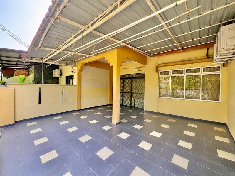 Rumah Teres 1-Tingkat untuk Dijual di Taman Sri Skudai (Skudai) - Fakhrul Imlan - Exterior - PropertyGuru.com.my