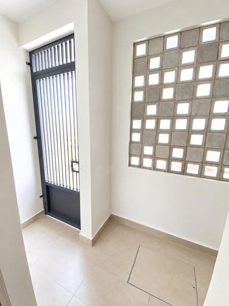 Rumah Teres 2-Tingkat untuk Dijual di Elmina (Shah Alam) - Lucas Loh - Entrance - PropertyGuru.com.my