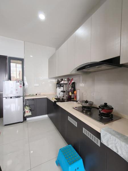 Kondominium untuk Disewa di Royal Strand @ Country Garden Danga Bay - Sammi Hoo - Kitchen - PropertyGuru.com.my