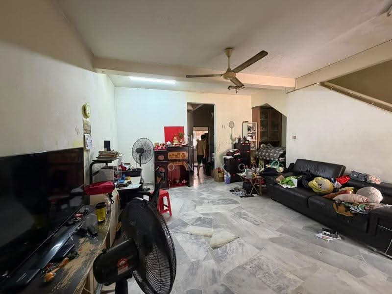 Rumah Teres 2-Tingkat untuk Dijual di Usj 14 (Subang Jaya) - Sharon Kong - Living Room - PropertyGuru.com.my