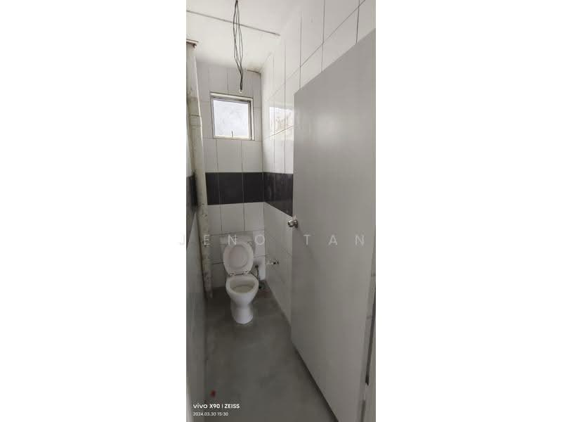 Shop / Office for Rent in Kuching (Sarawak) - Jeno Tan - Bathroom - PropertyGuru.com.my