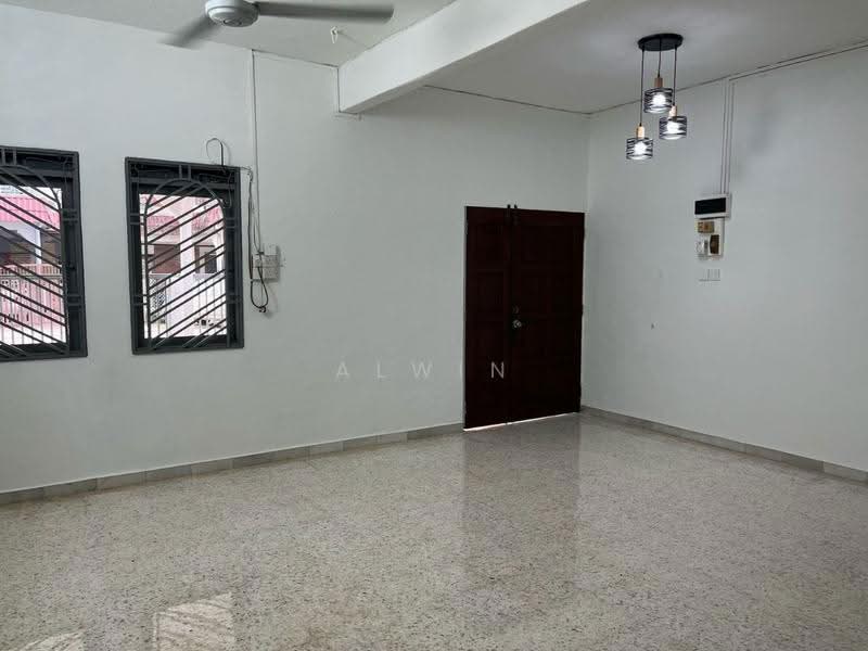 Rumah Teres 2-Tingkat untuk Disewa di Taman Klang Utama (Kapar) - Alwin Lee - Living Room - PropertyGuru.com.my