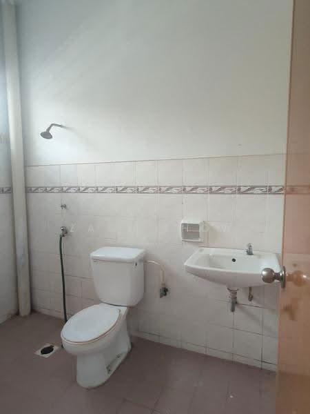 Rumah Teres 2-Tingkat untuk Dijual di Taman Puteri Wangsa (Ulu Tiram) - Zack Chow - Bathroom - PropertyGuru.com.my