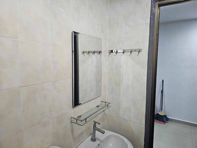 Pangsapuri untuk Disewa di Lumayan Apartment (Bdr Tasik Permaisuri) - KY CHEN - Bathroom - PropertyGuru.com.my