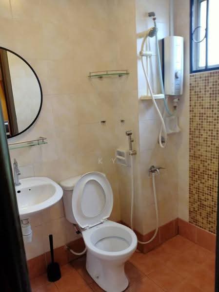 Pangsapuri untuk Disewa di Lumayan Apartment (Bdr Tasik Permaisuri) - KY CHEN - Bathroom - PropertyGuru.com.my