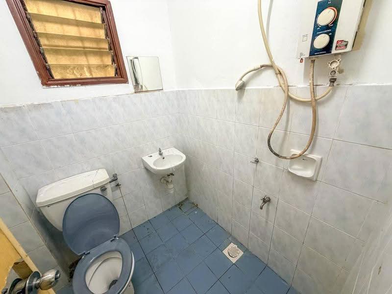 Rumah Teres 2-Tingkat untuk Dijual di Cheras (Kuala Lumpur) - Amir Abas - Bathroom - PropertyGuru.com.my