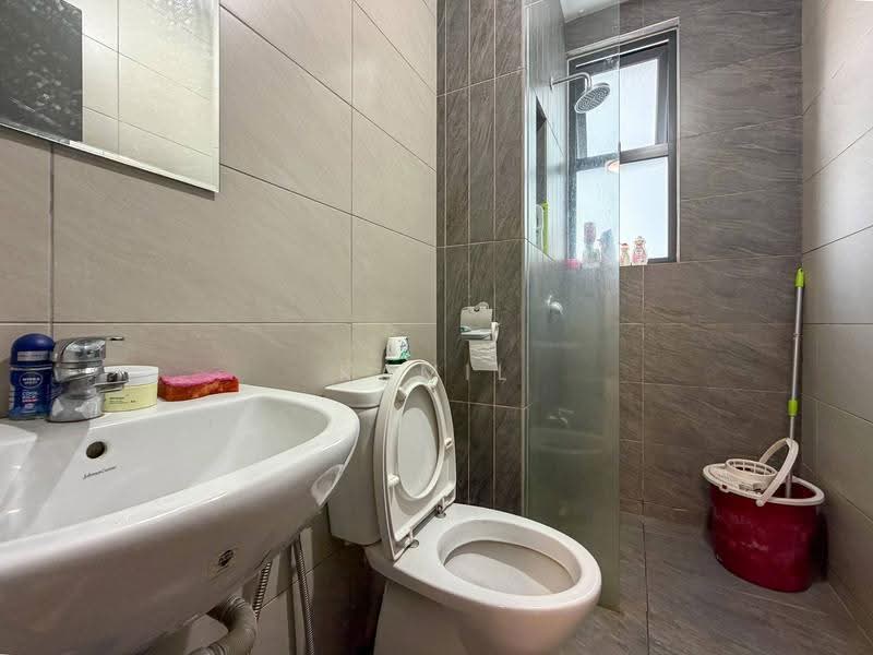 Kondominium untuk Dijual di Aura Residence - Kamil Ghazali - Bathroom - PropertyGuru.com.my