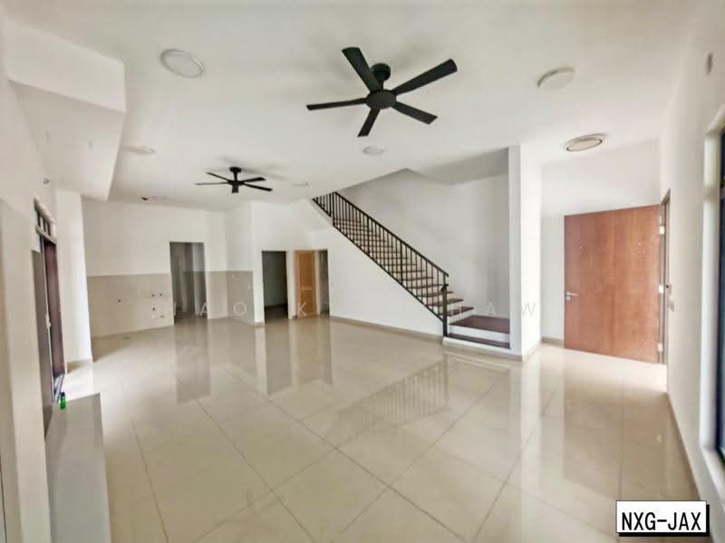 Rumah Berkembar untuk Dijual di Setia Utama (Setia Alam) - Hao Kai Khaw - Living Room - PropertyGuru.com.my
