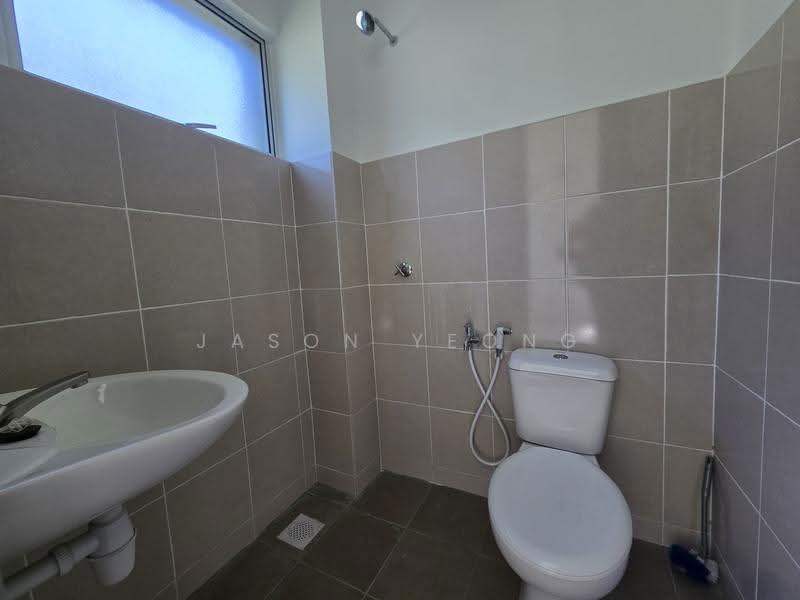 Semi-Detached House for Sale in Pulau Indah (Klang) - Jason Yeong - Bathroom - PropertyGuru.com.my