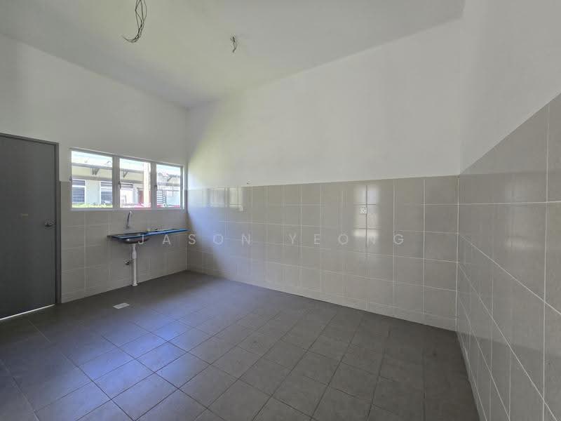 Semi-Detached House for Sale in Pulau Indah (Klang) - Jason Yeong - Kitchen - PropertyGuru.com.my