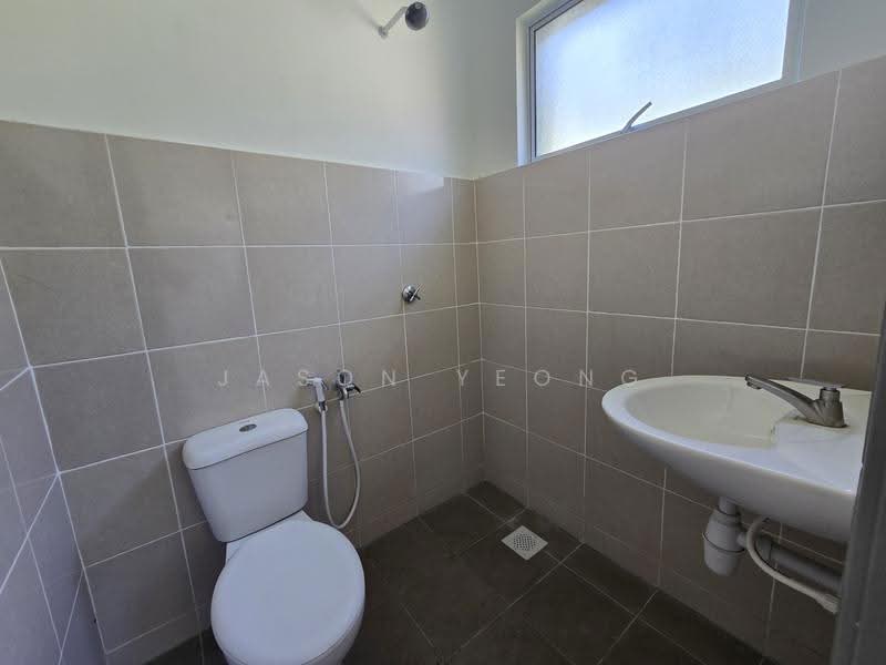 Semi-Detached House for Sale in Pulau Indah (Klang) - Jason Yeong - Bathroom - PropertyGuru.com.my