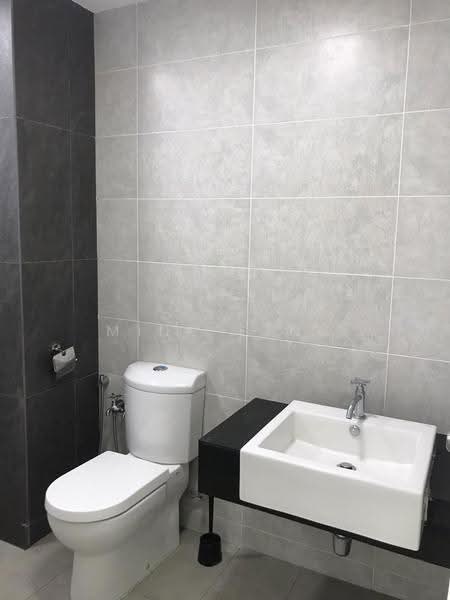 Kondominium untuk Dijual di Ascenda Residence @ Skyarena - Ming Feng - Bathroom - PropertyGuru.com.my