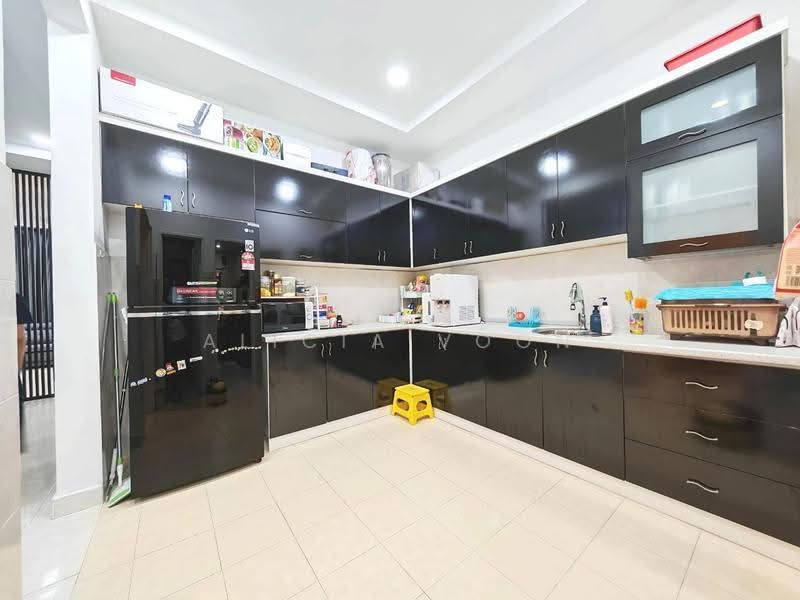 Rumah Teres 2-Tingkat untuk Dijual di Taman Seri Austin (Tebrau) - Alicia Voon - Kitchen - PropertyGuru.com.my