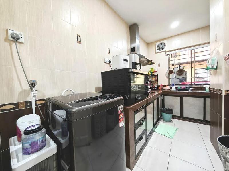 Rumah Teres 2-Tingkat untuk Dijual di Taman Seri Austin (Tebrau) - Alicia Voon - Kitchen - PropertyGuru.com.my