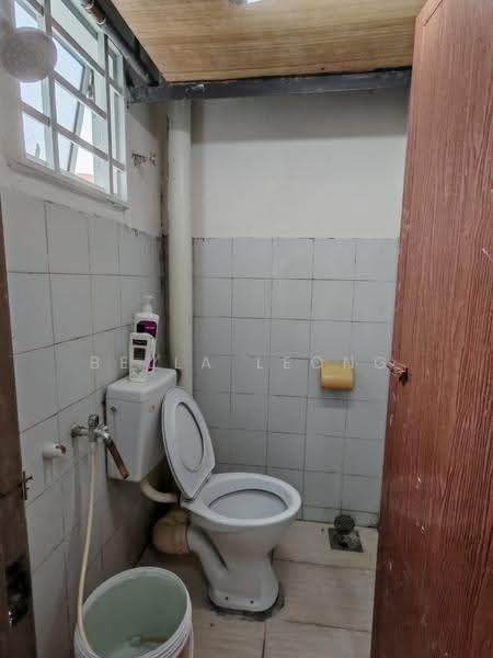 Flat for Sale at Seri Seroja - Bella Leong - Bathroom - PropertyGuru.com.my