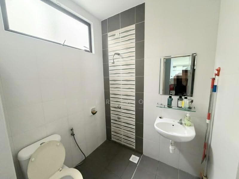 Cluster House for Sale in Skudai (Johor) - Ester Wong - Bathroom - PropertyGuru.com.my