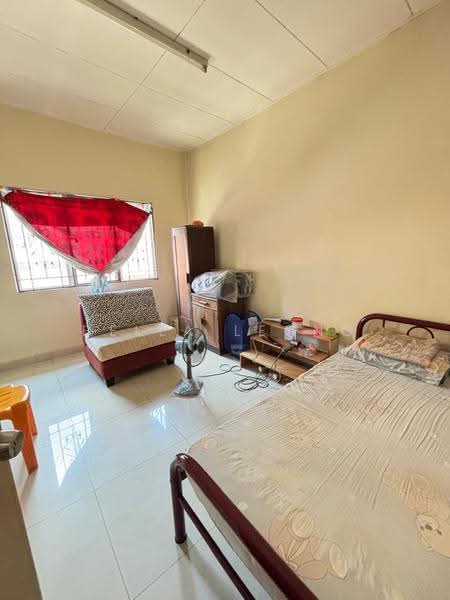Rumah Teres untuk Dijual di Taman Tun Perak (Rawang) - Bella Leong - Bedroom - PropertyGuru.com.my