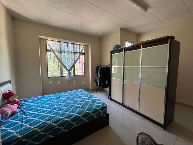 Rumah Teres untuk Dijual di Taman Tun Perak (Rawang) - Bella Leong - Bedroom - PropertyGuru.com.my
