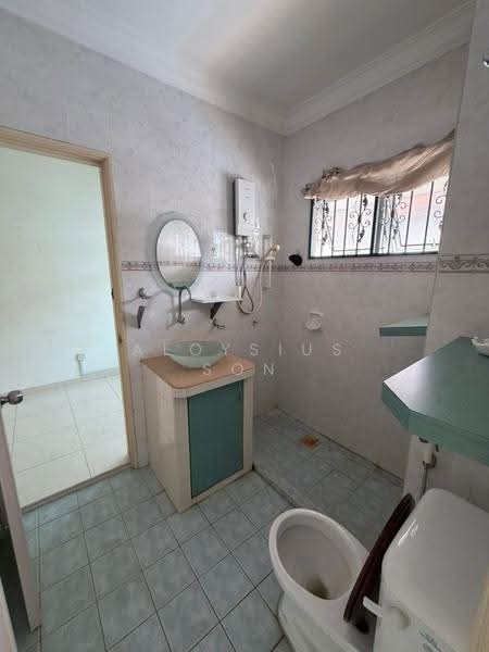 Rumah Teres 2-Tingkat untuk Disewa di Permas Jaya (Johor) - Aloysius Son - Bathroom - PropertyGuru.com.my